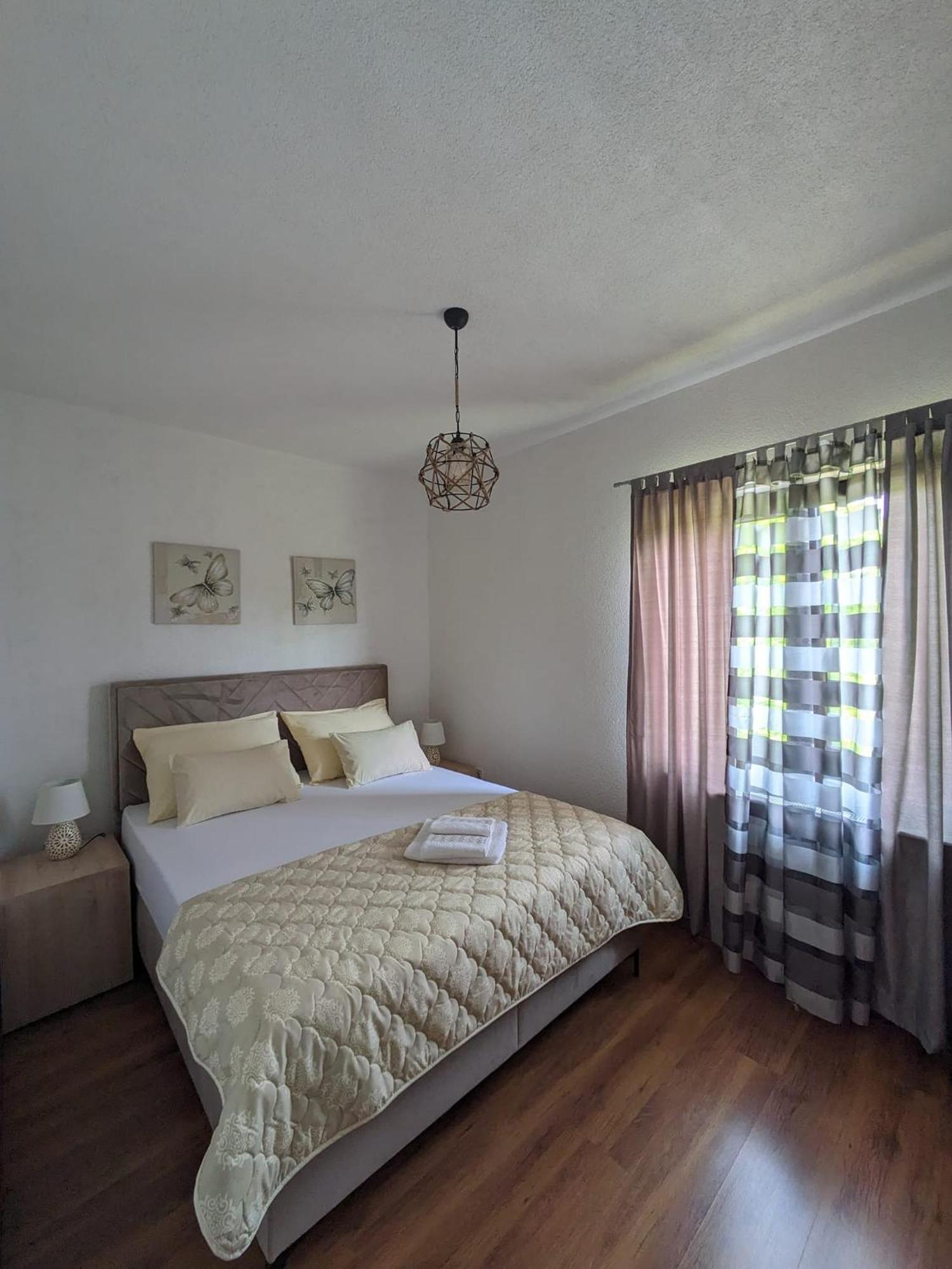 Vacation Home Keskic Velika Gata Екстер'єр фото
